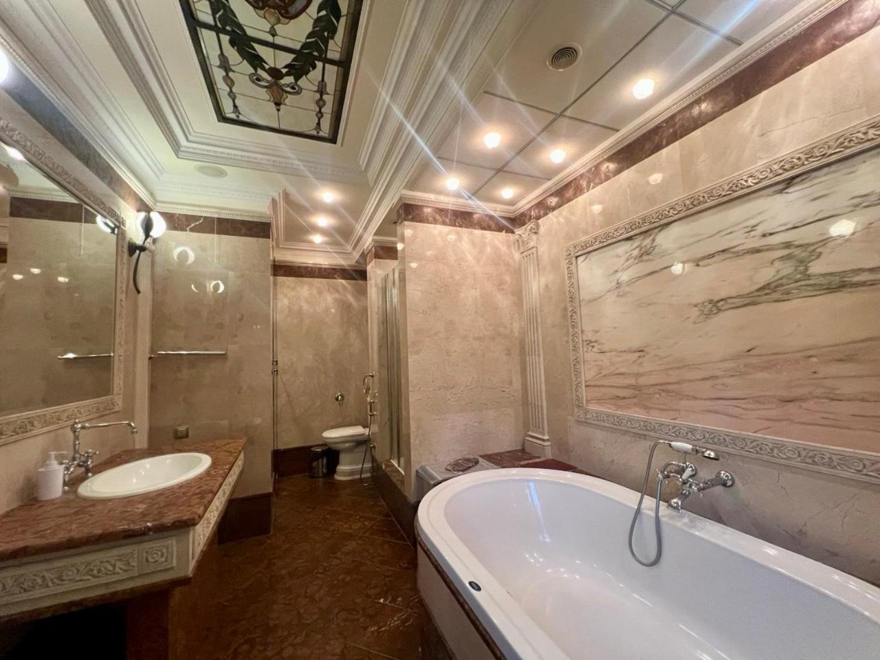 Apartments Rentals Ukraine On Kreshchatik Kijev Kültér fotó
